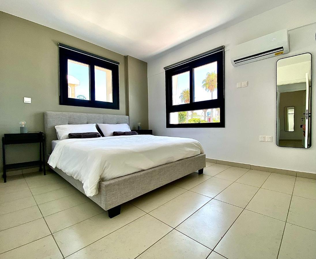 Sea La Vie #2 - Luxury Seaview Apartment Paphos Eksteriør billede